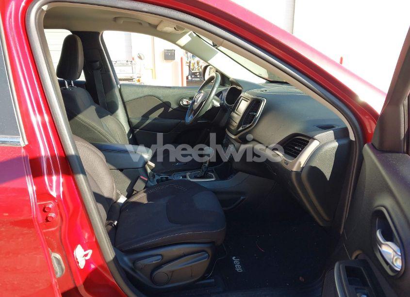 Photo 5 of 2015 Jeep Cherokee LATITUDE (VIN 1C4PJLCB1FW627449)