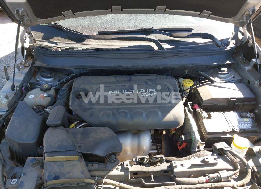 Photo 10 of 2015 Jeep Cherokee LATITUDE (VIN 1C4PJLCB1FW636958)