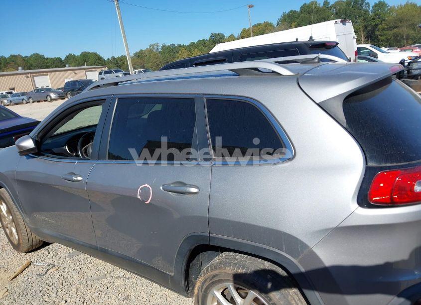 Photo 15 of 2015 Jeep Cherokee LATITUDE (VIN 1C4PJLCB1FW636958)