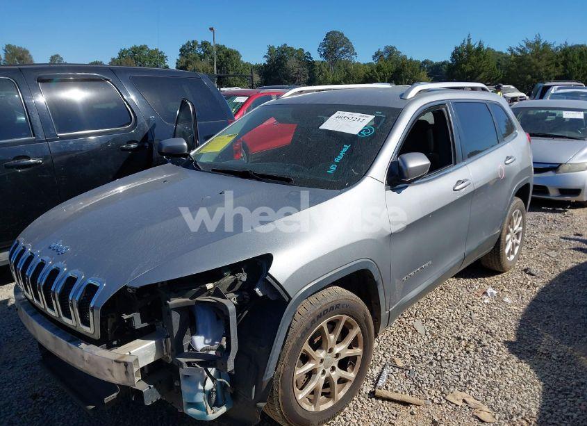Photo 2 of 2015 Jeep Cherokee LATITUDE (VIN 1C4PJLCB1FW636958)