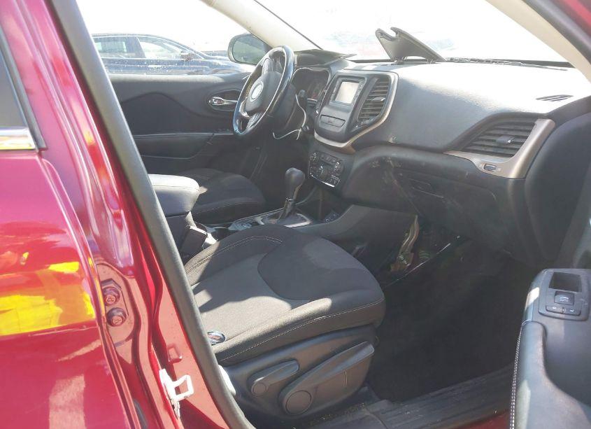 Photo 5 of 2015 Jeep Cherokee LATITUDE (VIN 1C4PJLCB1FW683309)