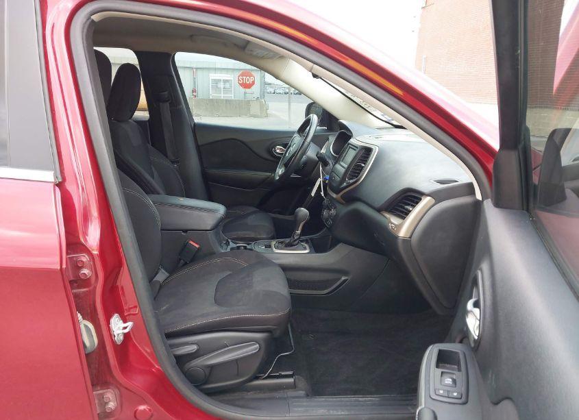 Photo 5 of 2015 Jeep Cherokee LATITUDE (VIN 1C4PJLCB1FW700299)