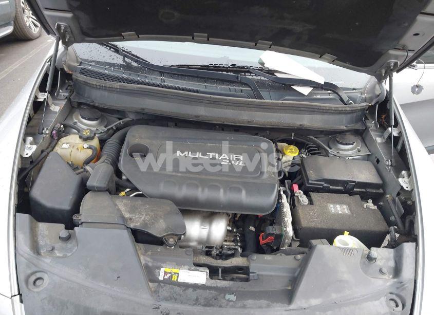 Photo 10 of 2015 Jeep Cherokee LATITUDE (VIN 1C4PJLCB1FW706636)