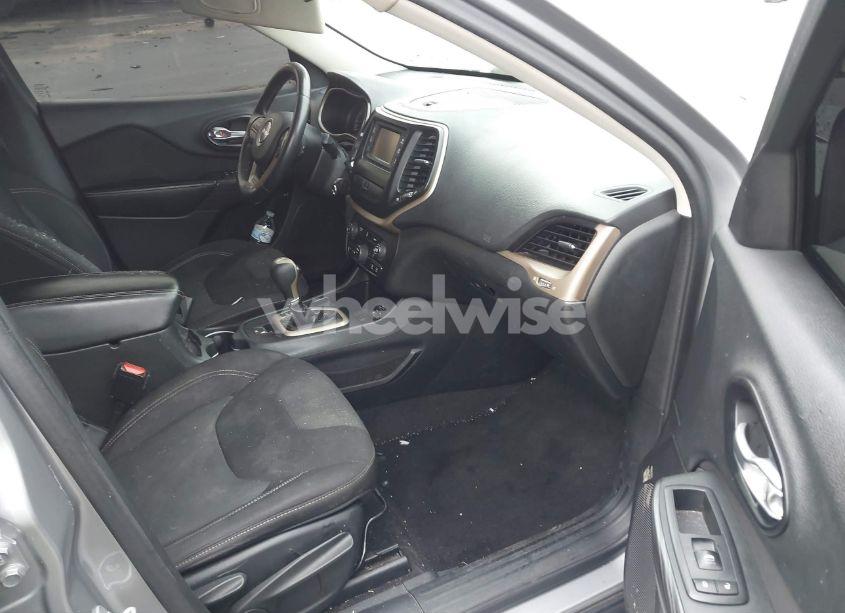 Photo 5 of 2015 Jeep Cherokee LATITUDE (VIN 1C4PJLCB1FW706636)