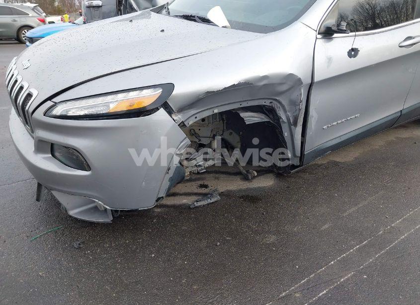 Photo 6 of 2015 Jeep Cherokee LATITUDE (VIN 1C4PJLCB1FW706636)