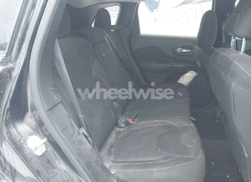 Photo 8 of 2015 Jeep Cherokee LATITUDE (VIN 1C4PJLCB1FW770594)