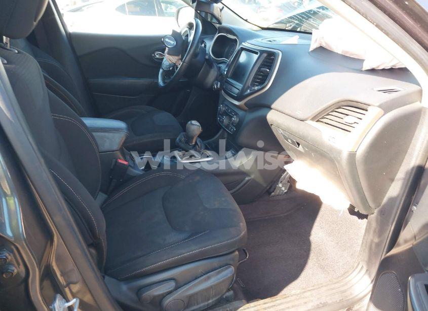 Photo 5 of 2016 Jeep Cherokee LATITUDE (VIN 1C4PJLCB1GW127471)