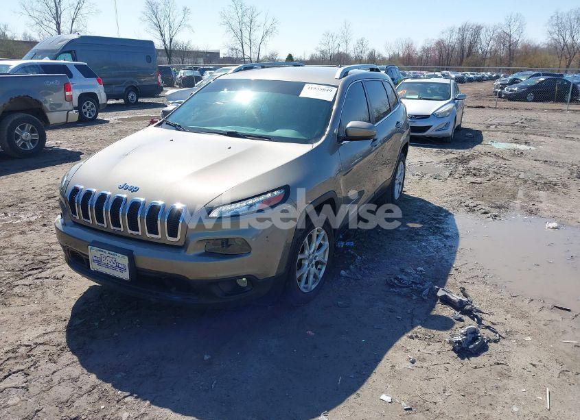 Photo 2 of 2017 Jeep Cherokee LATITUDE FWD (VIN 1C4PJLCB1HW508707)