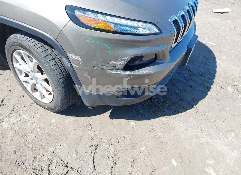 Photo 6 of 2017 Jeep Cherokee LATITUDE FWD (VIN 1C4PJLCB1HW508707)