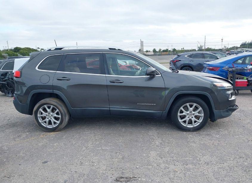 Photo 13 of 2017 Jeep Cherokee LATITUDE FWD (VIN 1C4PJLCB1HW561763)