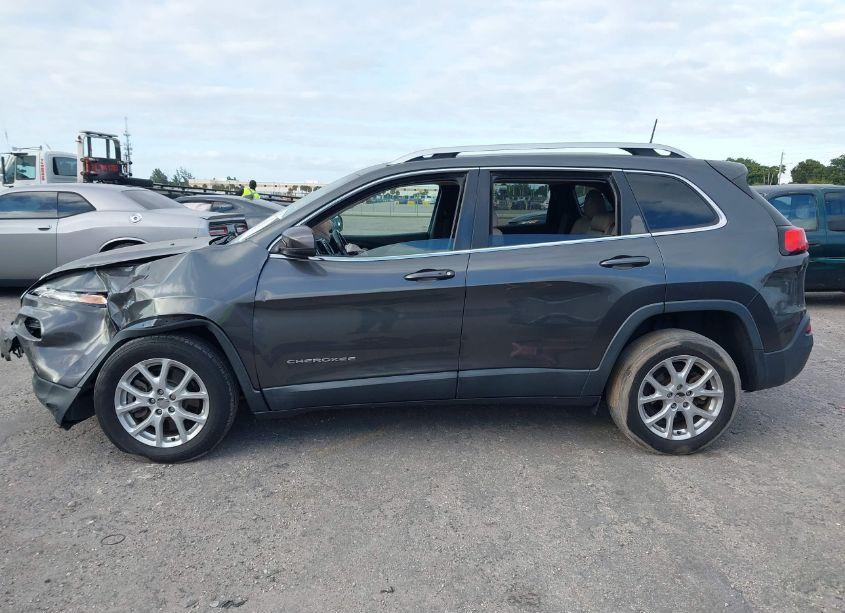 Photo 14 of 2017 Jeep Cherokee LATITUDE FWD (VIN 1C4PJLCB1HW561763)
