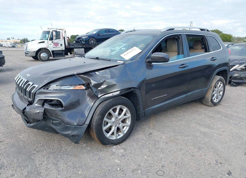 Photo 2 of 2017 Jeep Cherokee LATITUDE FWD (VIN 1C4PJLCB1HW561763)