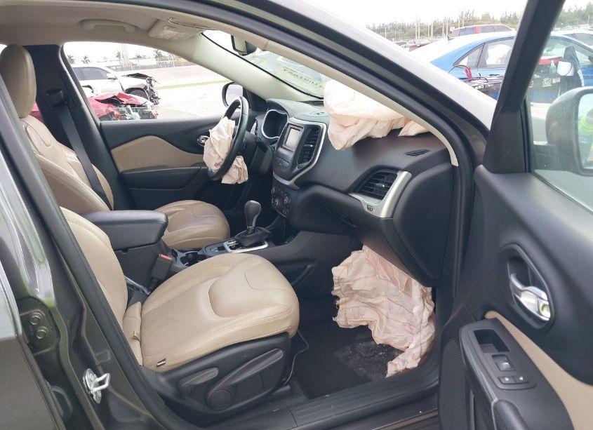 Photo 5 of 2017 Jeep Cherokee LATITUDE FWD (VIN 1C4PJLCB1HW561763)