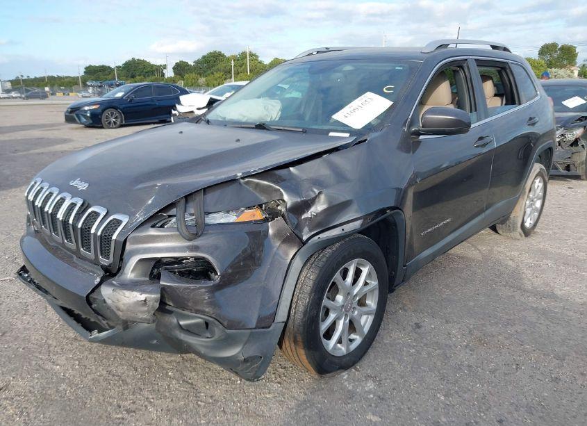 Photo 6 of 2017 Jeep Cherokee LATITUDE FWD (VIN 1C4PJLCB1HW561763)