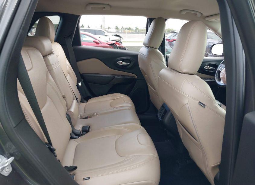 Photo 8 of 2017 Jeep Cherokee LATITUDE FWD (VIN 1C4PJLCB1HW561763)