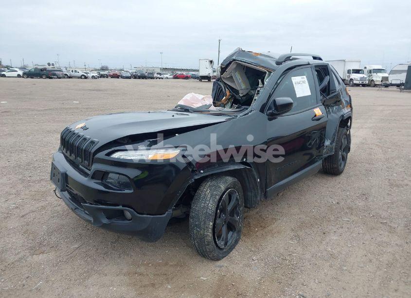 Photo 2 of 2018 Jeep Cherokee LATITUDE FWD (VIN 1C4PJLCB1JD542731)