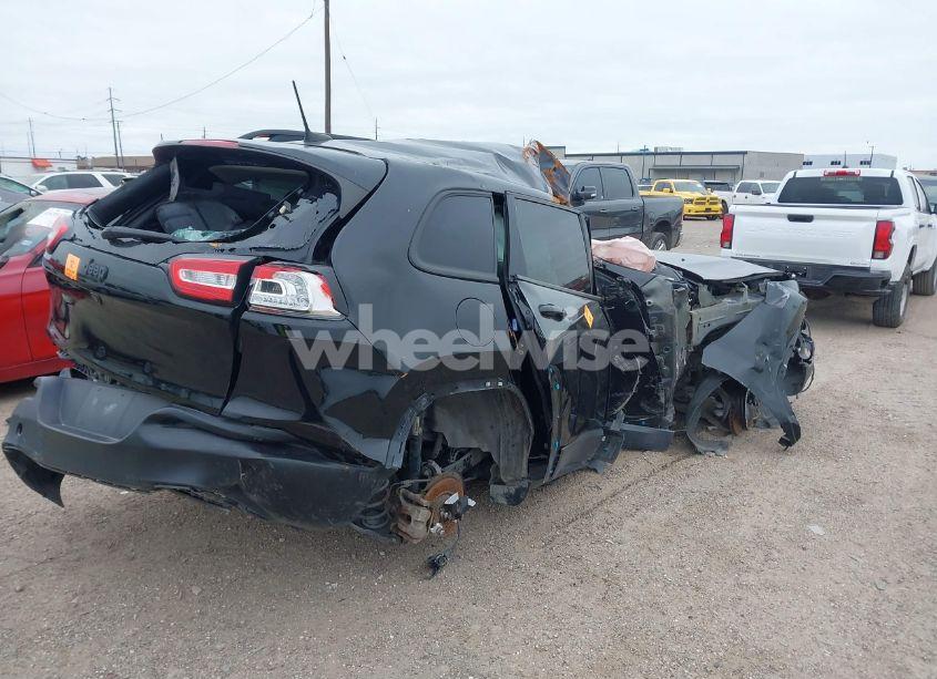 Photo 4 of 2018 Jeep Cherokee LATITUDE FWD (VIN 1C4PJLCB1JD542731)