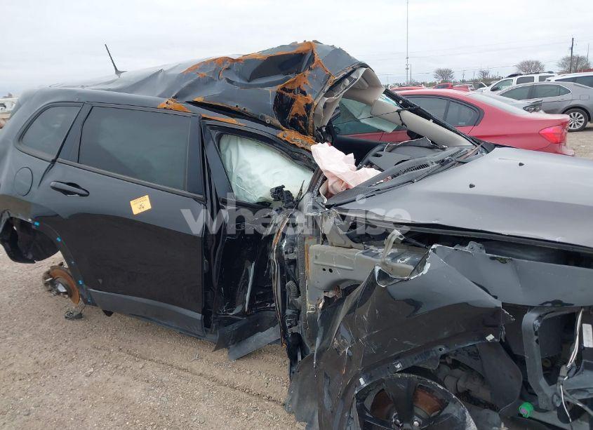 Photo 6 of 2018 Jeep Cherokee LATITUDE FWD (VIN 1C4PJLCB1JD542731)