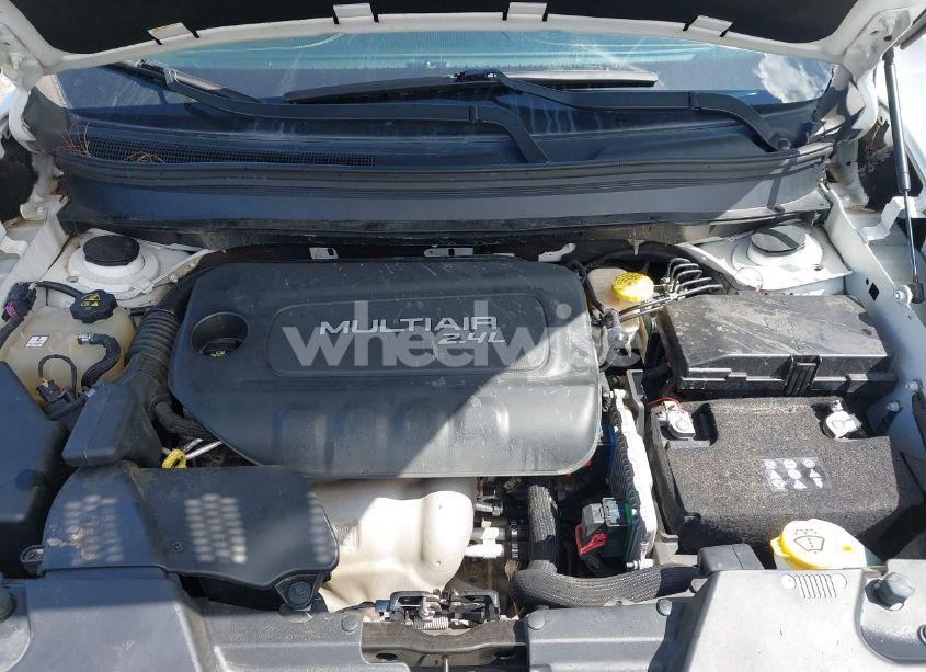 Photo 10 of 2018 Jeep Cherokee LATITUDE FWD (VIN 1C4PJLCB1JD553390)