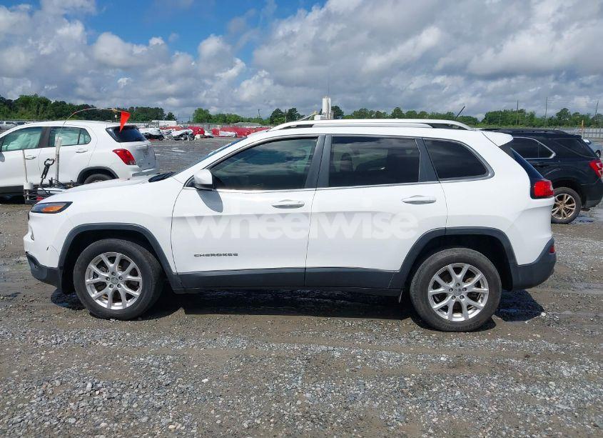 Photo 14 of 2018 Jeep Cherokee LATITUDE FWD (VIN 1C4PJLCB1JD553390)