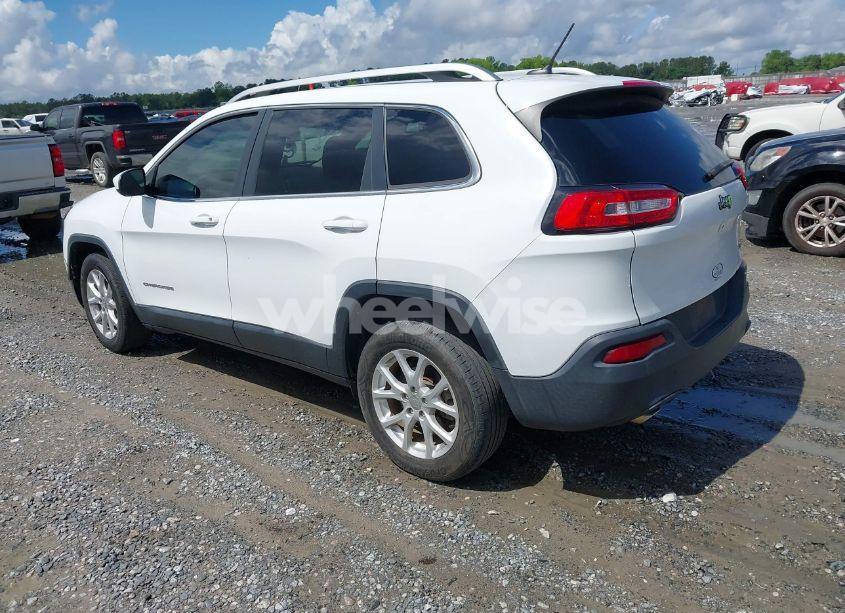 Photo 3 of 2018 Jeep Cherokee LATITUDE FWD (VIN 1C4PJLCB1JD553390)
