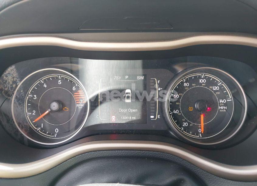 Photo 7 of 2018 Jeep Cherokee LATITUDE FWD (VIN 1C4PJLCB1JD553390)