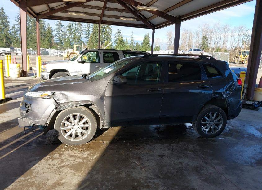 Photo 15 of 2018 Jeep Cherokee LATITUDE TECH CONNECT FWD (VIN 1C4PJLCB1JD589032)