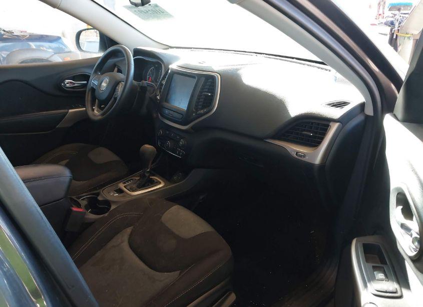 Photo 5 of 2018 Jeep Cherokee LATITUDE TECH CONNECT FWD (VIN 1C4PJLCB1JD589032)