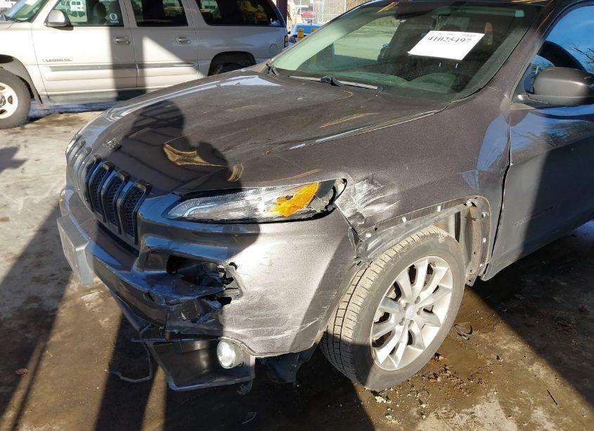 Photo 6 of 2018 Jeep Cherokee LATITUDE TECH CONNECT FWD (VIN 1C4PJLCB1JD589032)