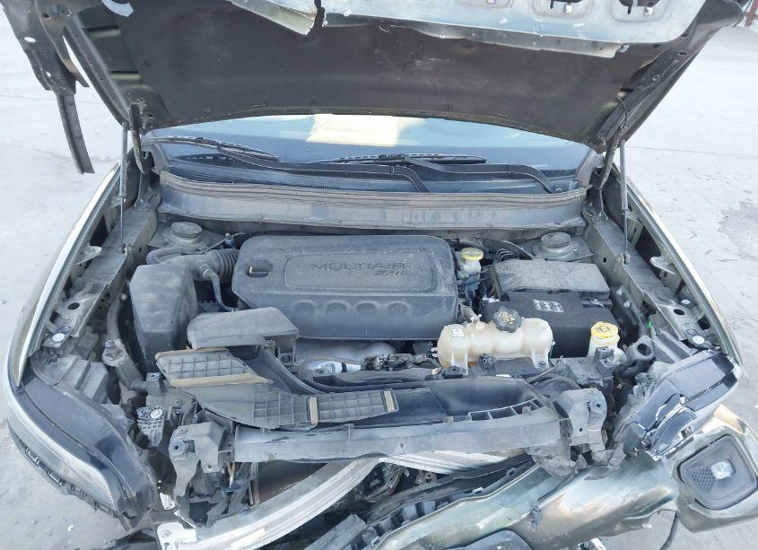 Photo 10 of 2019 Jeep Cherokee LATITUDE (VIN 1C4PJLCB1KD265483)