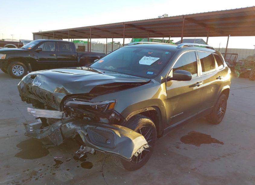 Photo 2 of 2019 Jeep Cherokee LATITUDE (VIN 1C4PJLCB1KD265483)