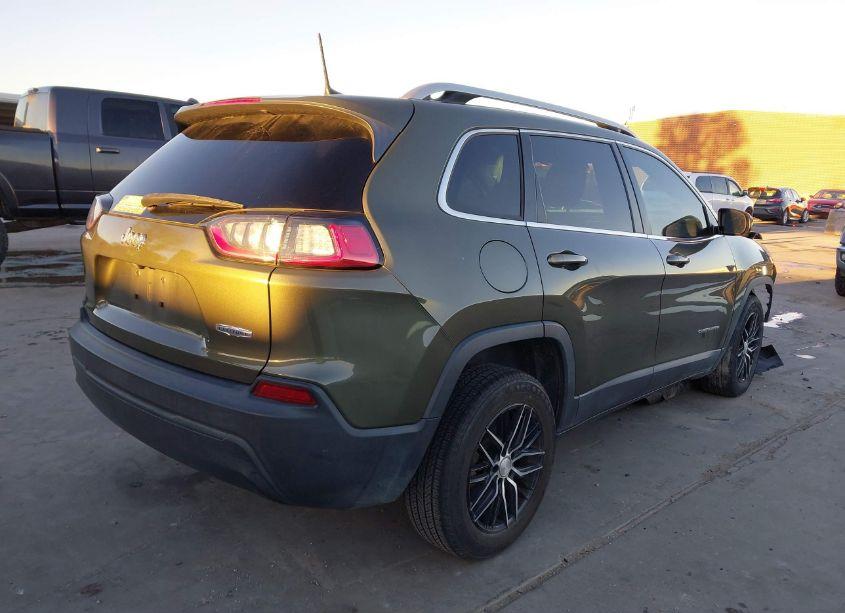 Photo 4 of 2019 Jeep Cherokee LATITUDE (VIN 1C4PJLCB1KD265483)