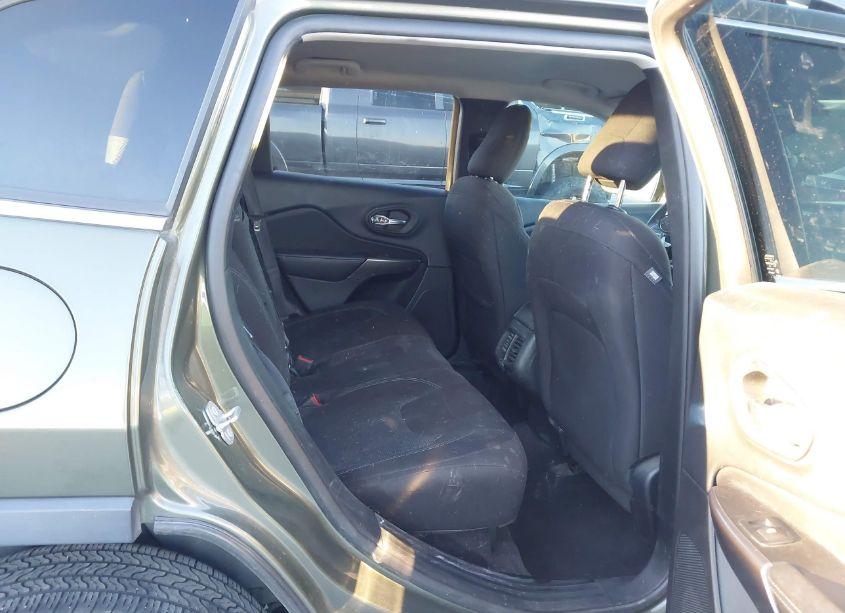 Photo 8 of 2019 Jeep Cherokee LATITUDE (VIN 1C4PJLCB1KD265483)