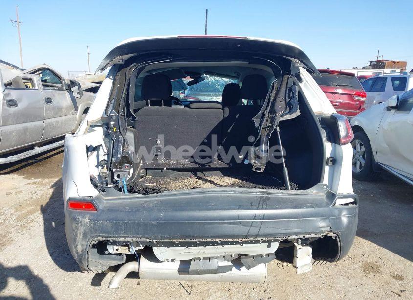 Photo 16 of 2019 Jeep Cherokee LATITUDE FWD (VIN 1C4PJLCB1KD269646)