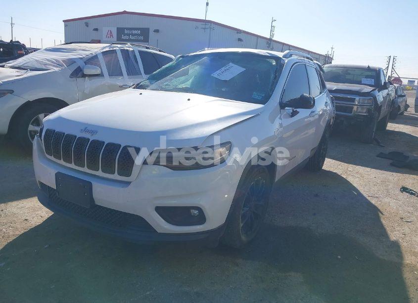 Photo 2 of 2019 Jeep Cherokee LATITUDE FWD (VIN 1C4PJLCB1KD269646)