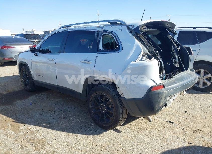 Photo 3 of 2019 Jeep Cherokee LATITUDE FWD (VIN 1C4PJLCB1KD269646)
