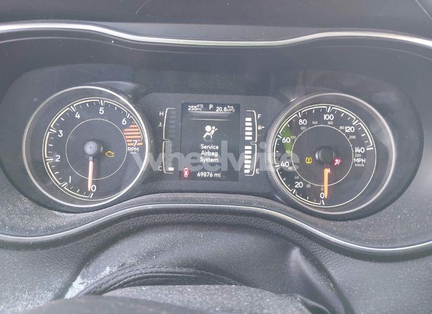 Photo 7 of 2019 Jeep Cherokee LATITUDE FWD (VIN 1C4PJLCB1KD269646)