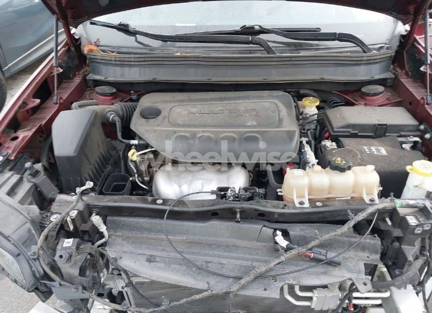 Photo 10 of 2019 Jeep Cherokee LATITUDE FWD (VIN 1C4PJLCB1KD313547)