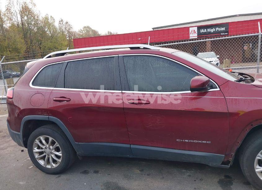 Photo 14 of 2019 Jeep Cherokee LATITUDE FWD (VIN 1C4PJLCB1KD313547)