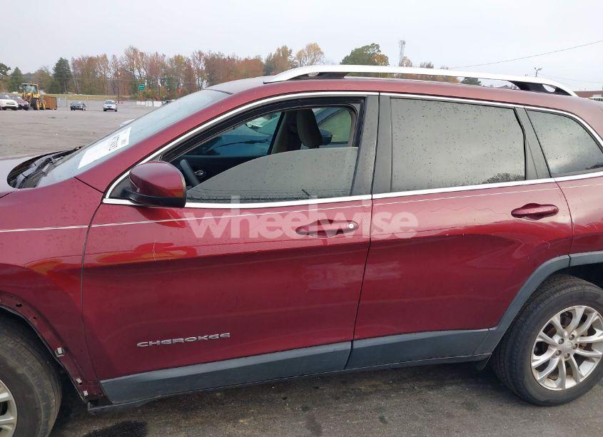 Photo 15 of 2019 Jeep Cherokee LATITUDE FWD (VIN 1C4PJLCB1KD313547)