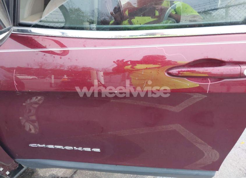 Photo 20 of 2019 Jeep Cherokee LATITUDE FWD (VIN 1C4PJLCB1KD313547)