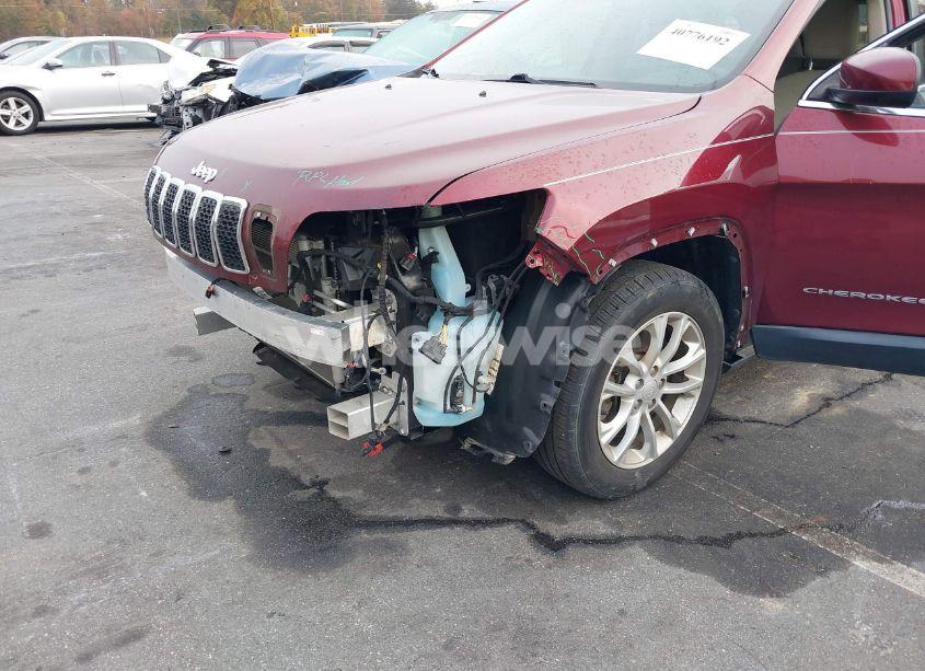Photo 6 of 2019 Jeep Cherokee LATITUDE FWD (VIN 1C4PJLCB1KD313547)
