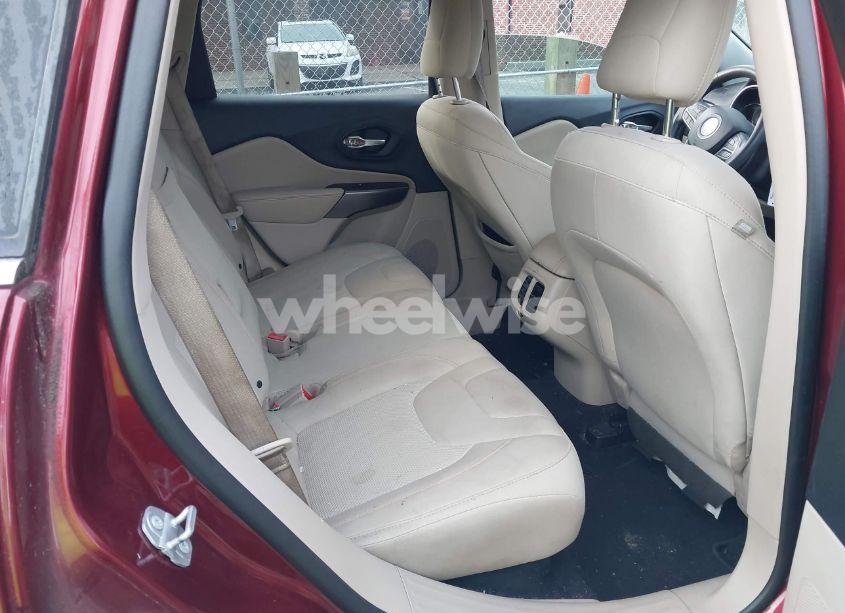 Photo 8 of 2019 Jeep Cherokee LATITUDE FWD (VIN 1C4PJLCB1KD313547)