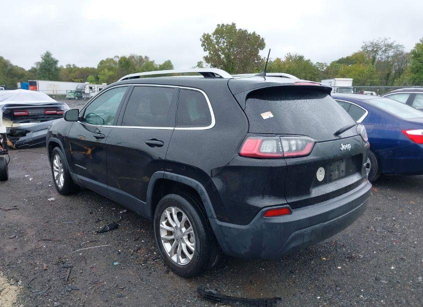 Photo 3 of 2019 Jeep Cherokee LATITUDE FWD (VIN 1C4PJLCB1KD326542)