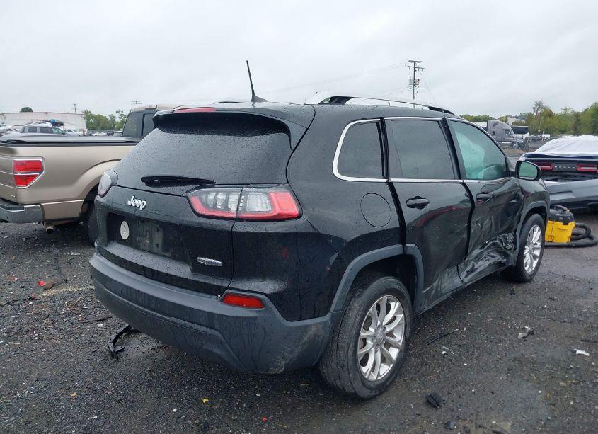 Photo 4 of 2019 Jeep Cherokee LATITUDE FWD (VIN 1C4PJLCB1KD326542)