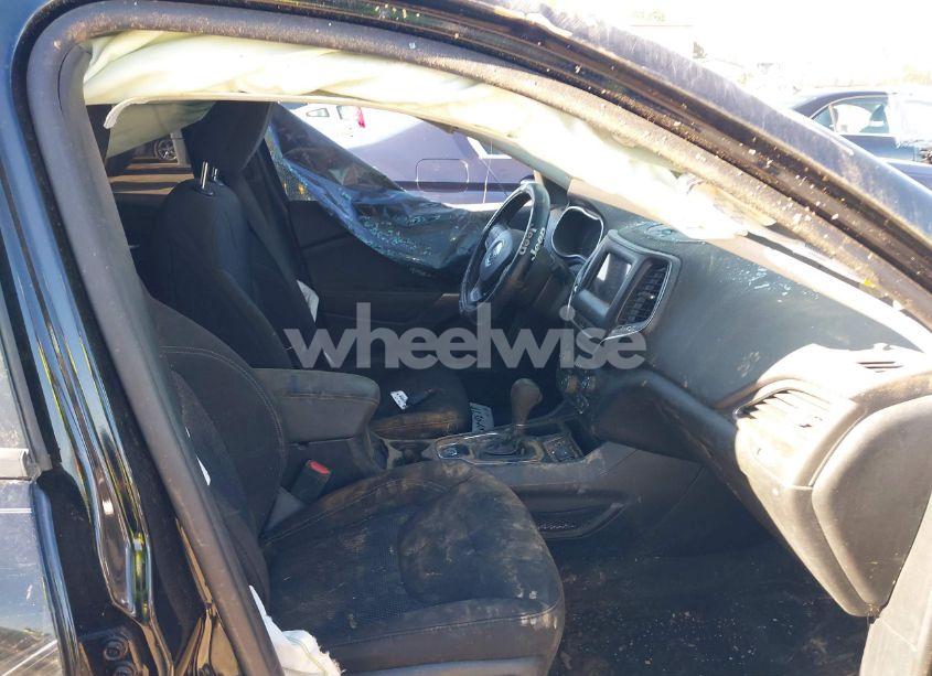 Photo 5 of 2020 Jeep Cherokee LATITUDE FWD (VIN 1C4PJLCB1LD525088)