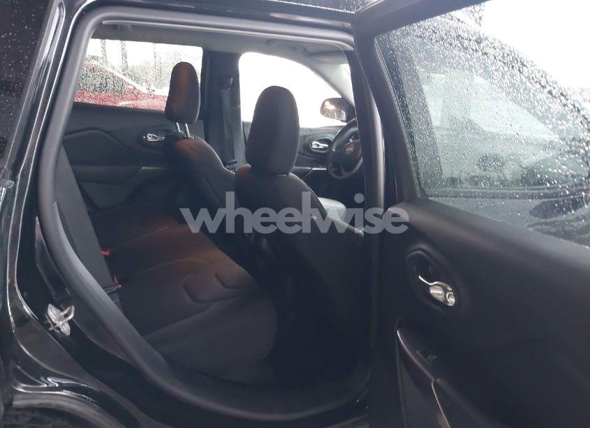 Photo 8 of 2020 Jeep Cherokee LATITUDE FWD (VIN 1C4PJLCB1LD535765)