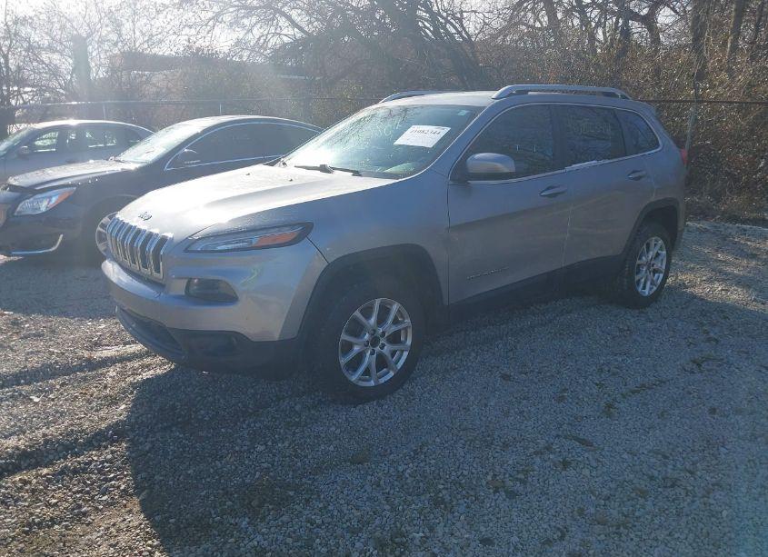 Photo 2 of 2015 Jeep Cherokee LATITUDE (VIN 1C4PJLCB2FW572607)