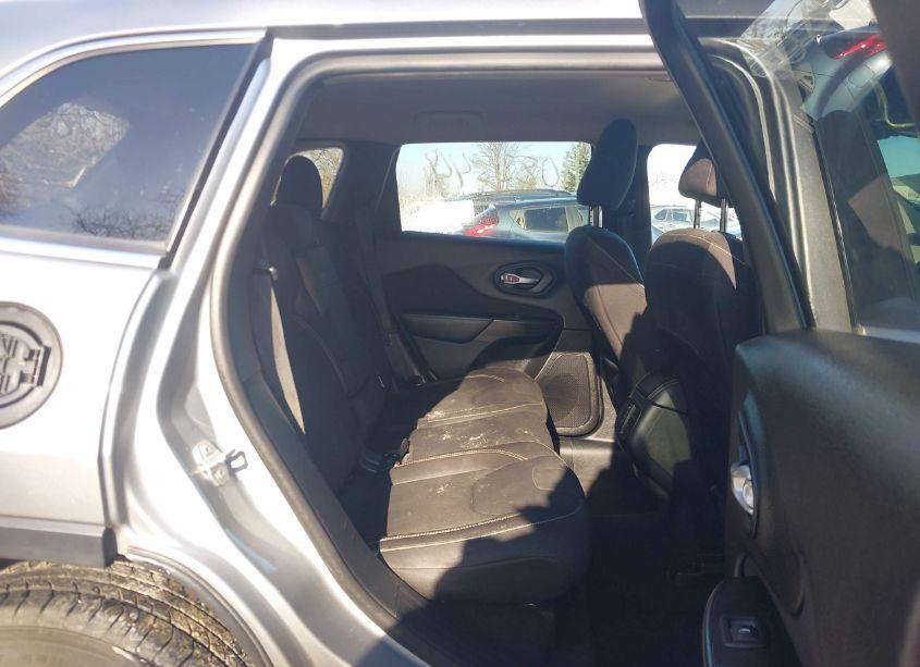 Photo 8 of 2015 Jeep Cherokee LATITUDE (VIN 1C4PJLCB2FW572607)