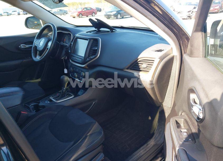 Photo 5 of 2015 Jeep Cherokee LATITUDE (VIN 1C4PJLCB2FW720335)